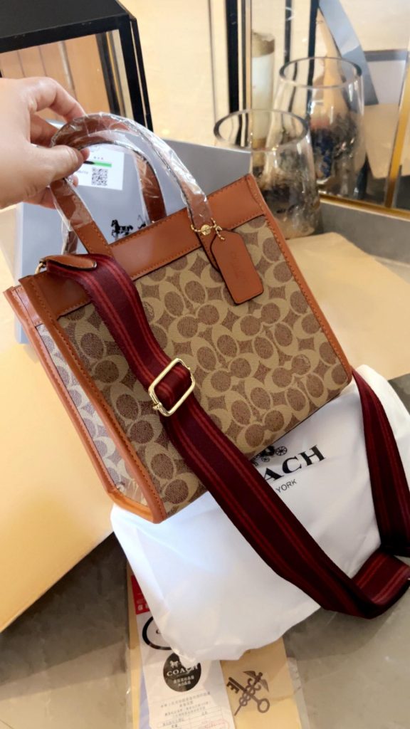 First Copy Handbag Coach Field Vertical Print - First Copy Mart