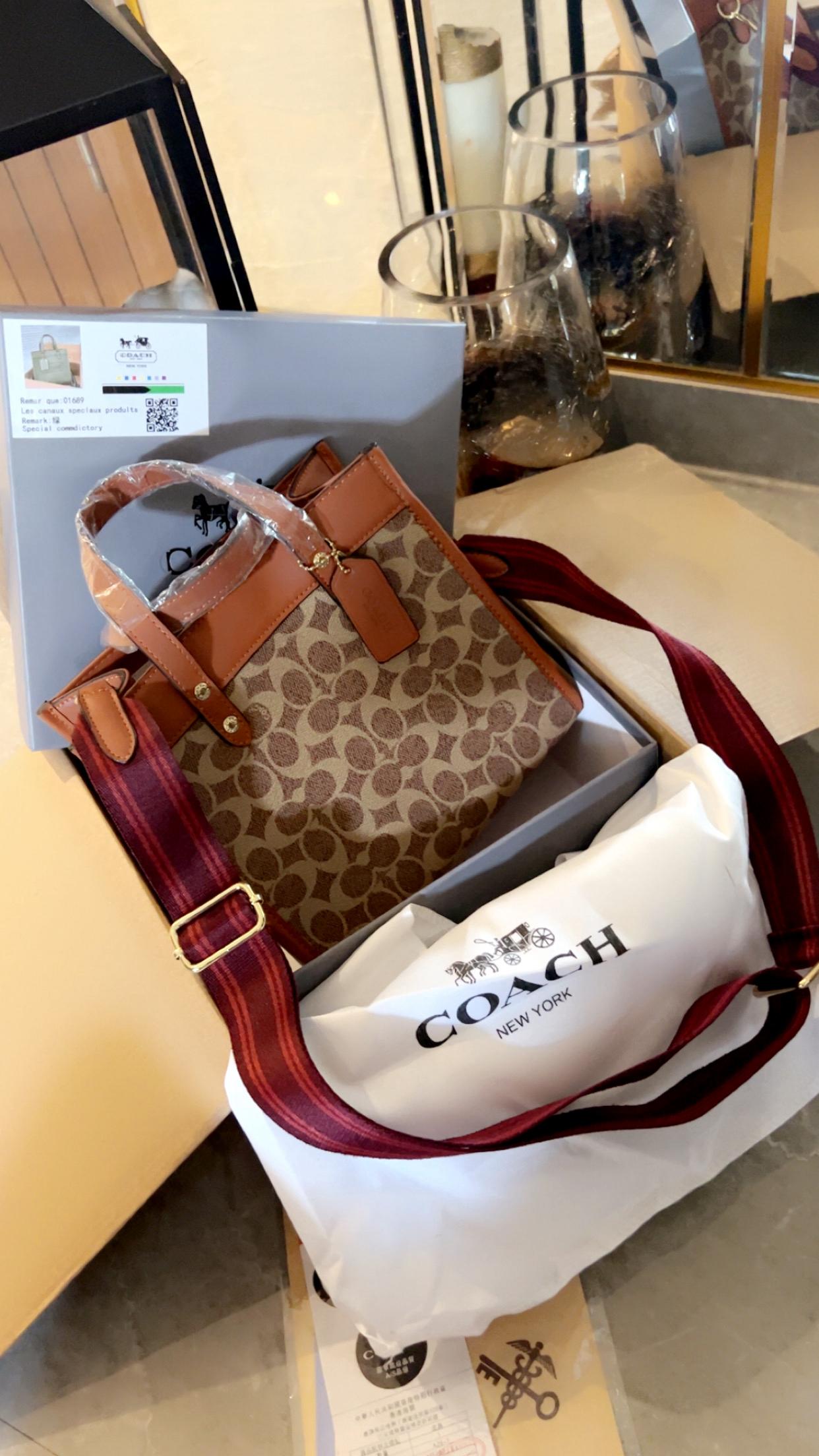 First Copy Handbag Coach Field Vertical Print - First Copy Mart